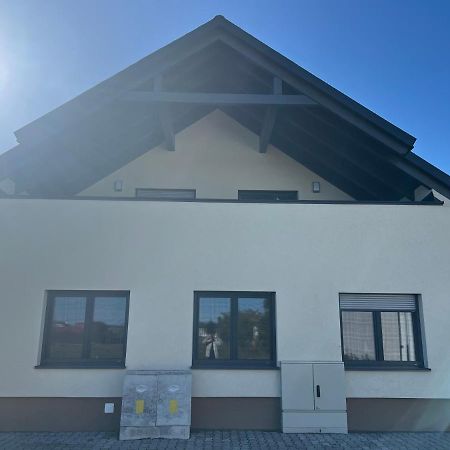 Ruhige Gruene Oase Bei Flughafen Schwechat Eksteriør billede